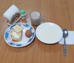 Завтрак
Каша вязкая молочная из манной крупы                    (с маслом и сахаром)
Какао с молоком
Батон нарезной обогащенный микронутриентами
Масло (порциями)
Сыр (порциями) (Российский)
Яйцо отварное