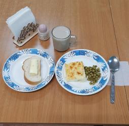 Завтрак
Омлет паровой натуральный
Кофейный напиток с молоком
Батон нарезной обогащенный микронутриентами
Масло (порциями)
Горошек зелёный